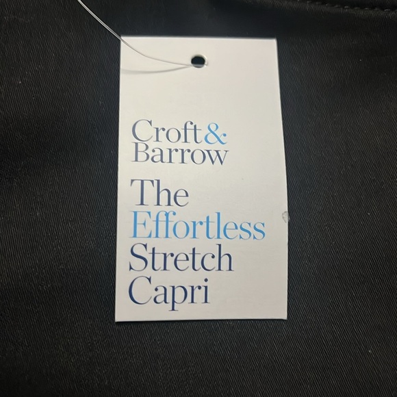 NWT Croft & Barrow Black Capri Mid Rise Sz 4 - Picture 3 of 4
